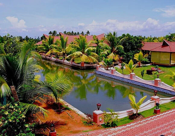 4 Days Munnar Alleppey Tour Package